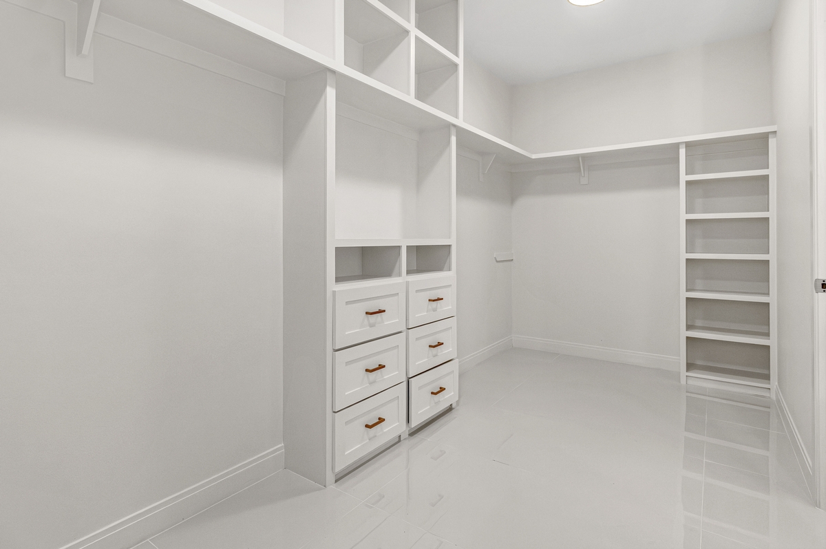 Walk-in closet